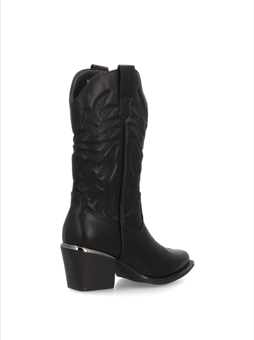 BOTAS COWBOY TACÓN Disponibles en 2 colores.