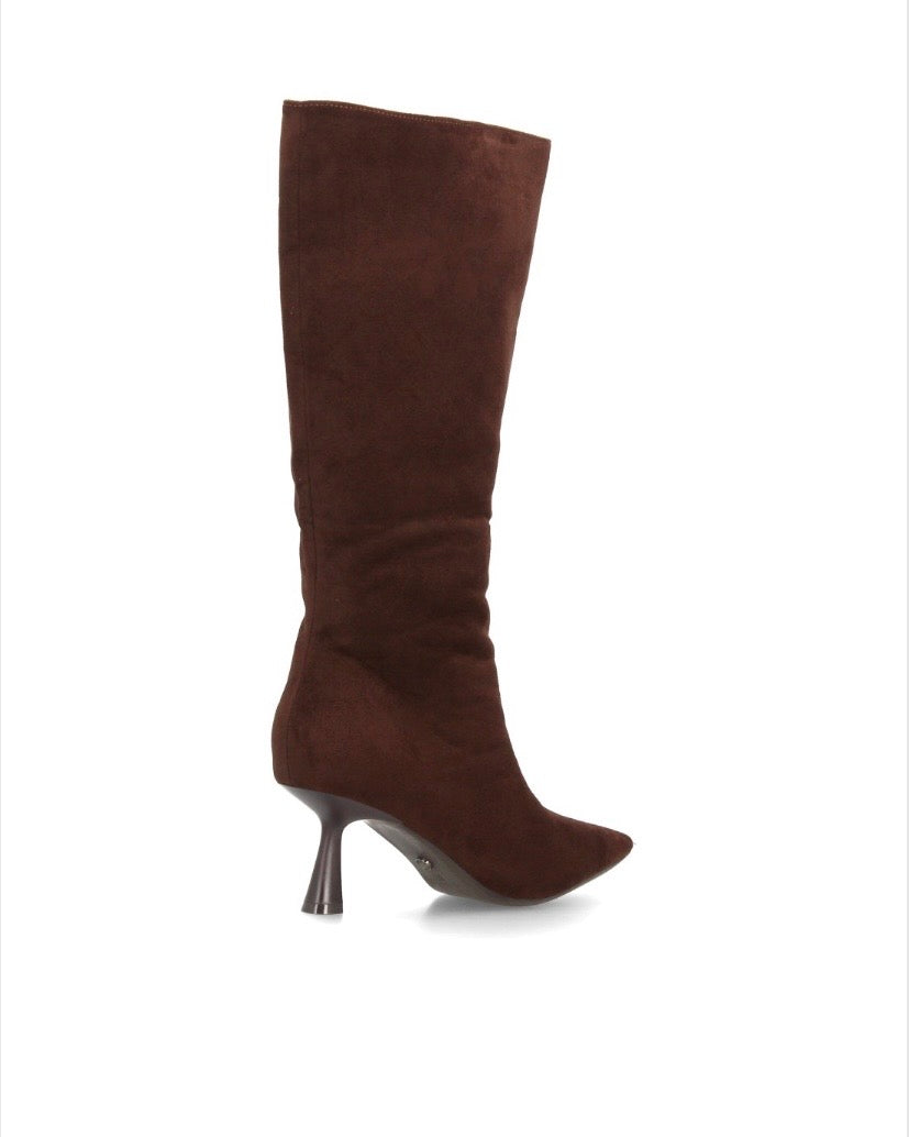 BOTAS ALTAS PUNTA    Disponible en 2 colores.