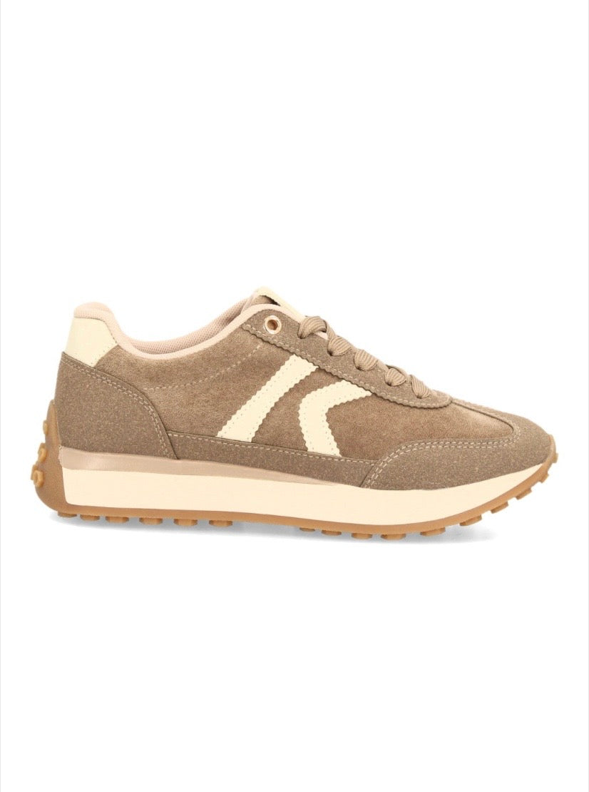 ZAPATILLAS RETRO Disponibles en 2 colores.