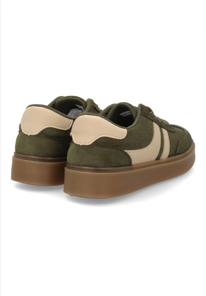 ZAPATILLAS CASUAL  Disponible en 3 colores