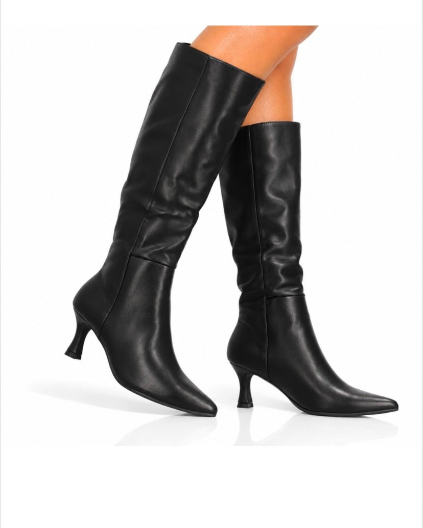 BOTAS TACÓN FINO Disponibles en 2 colores.