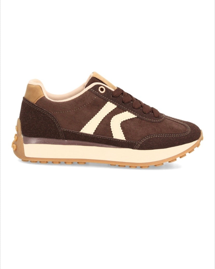 ZAPATILLAS RETRO Disponibles en 2 colores.