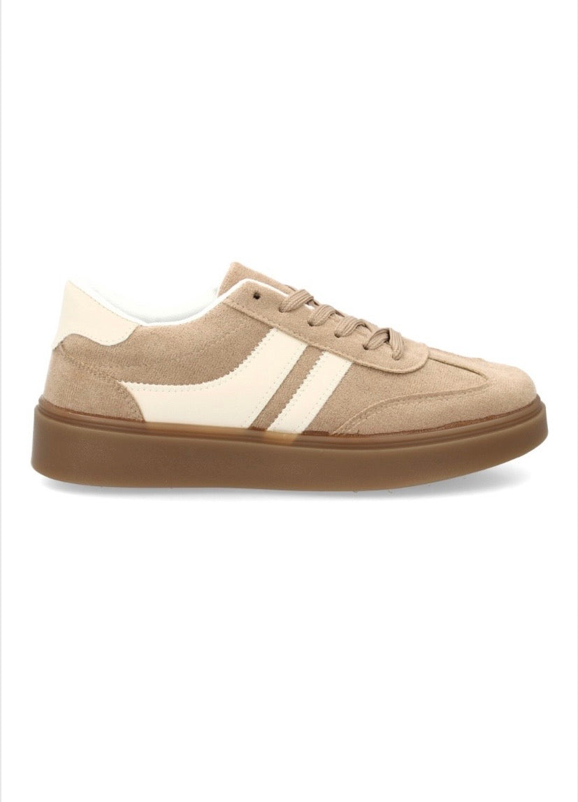 ZAPATILLAS CASUAL  Disponible en 3 colores