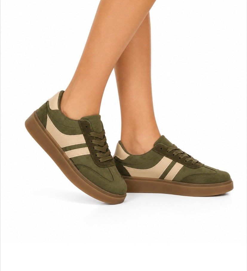 ZAPATILLAS CASUAL  Disponible en 3 colores