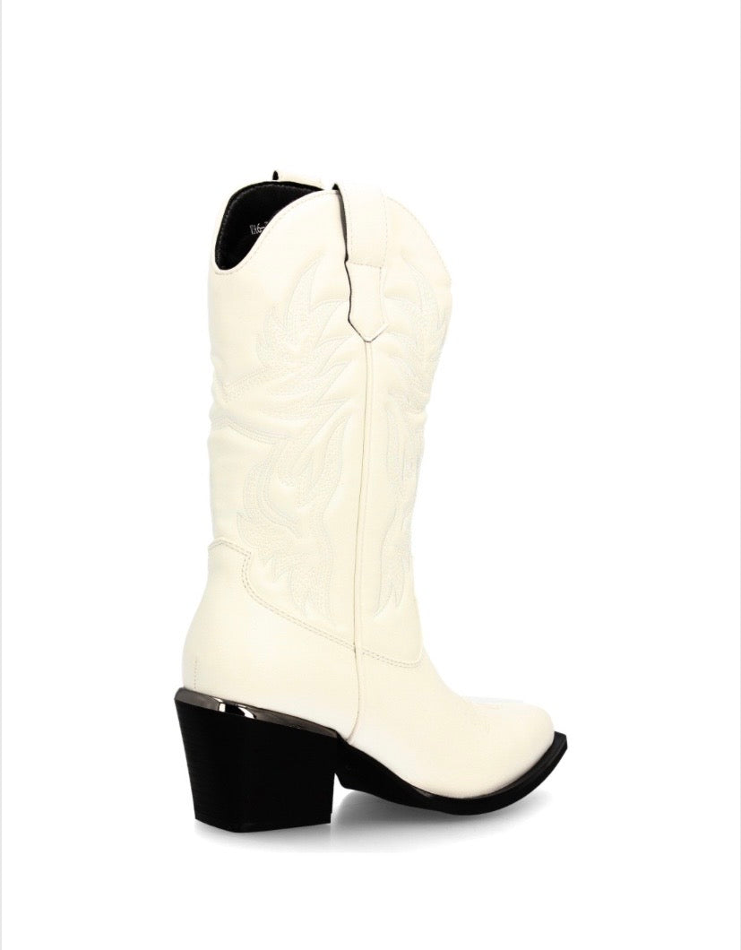 BOTAS COWBOY TACÓN Disponibles en 2 colores.