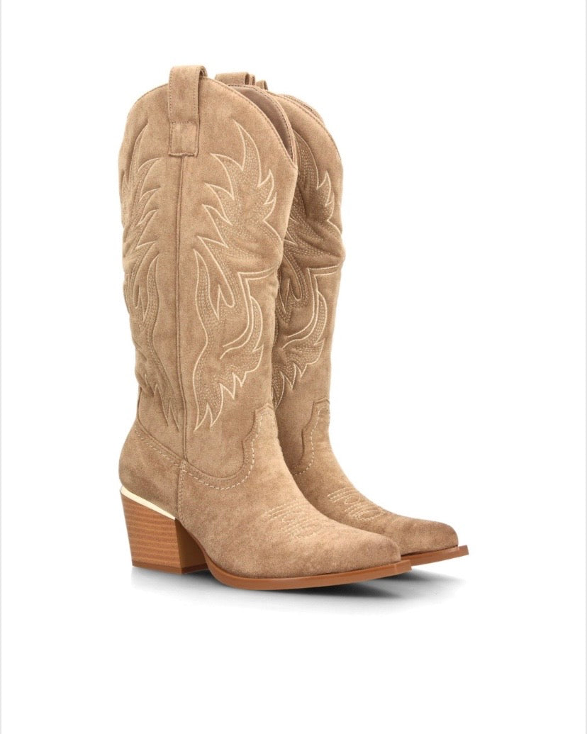 BOTAS ALTAS COWBOY Disponibles en 3 colores.