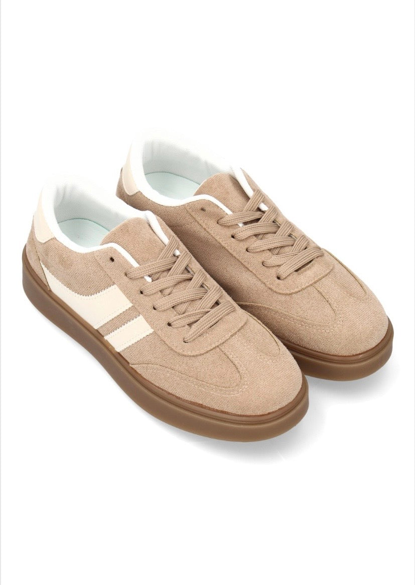 ZAPATILLAS CASUAL  Disponible en 3 colores