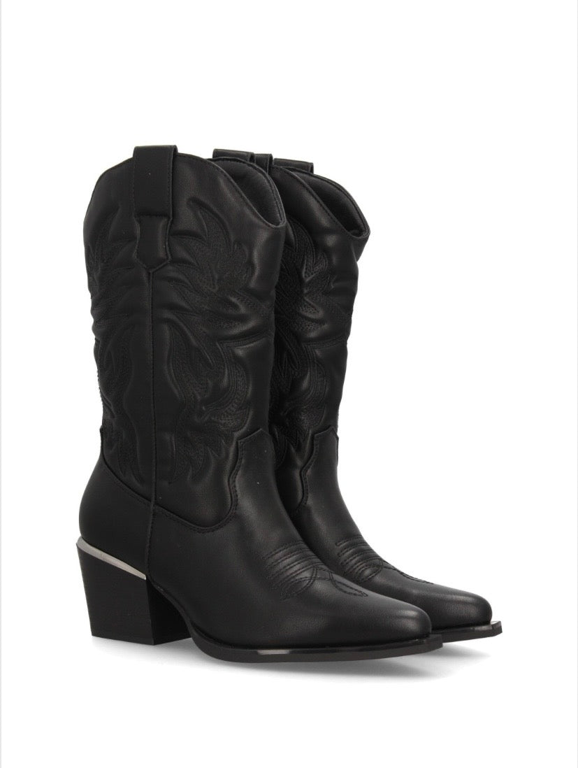 BOTAS COWBOY TACÓN Disponibles en 2 colores.