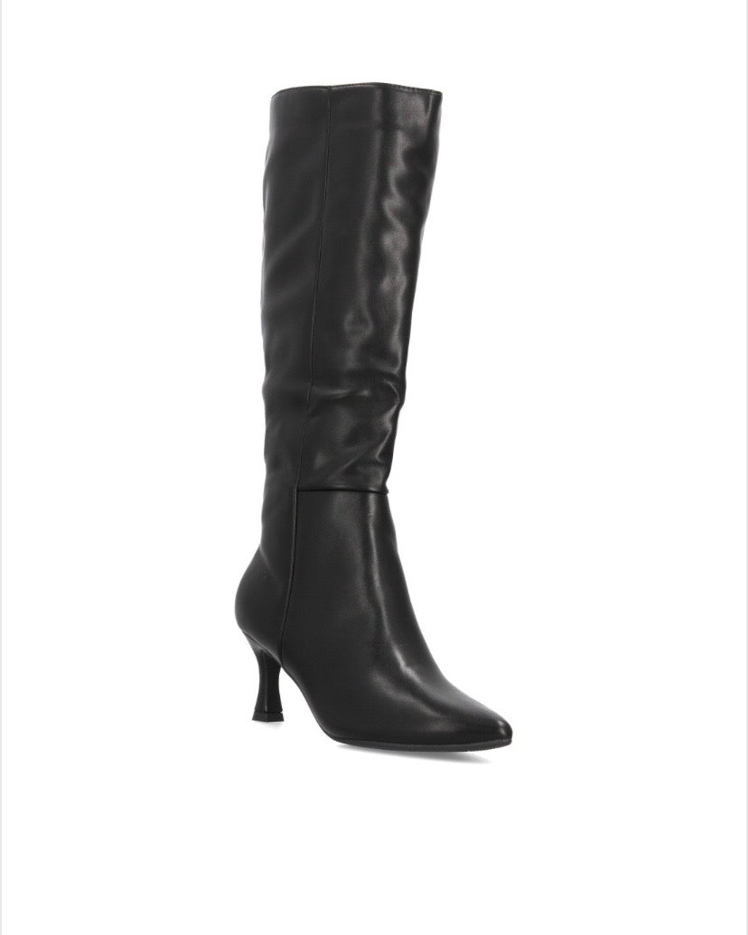 BOTAS TACÓN FINO Disponibles en 2 colores.