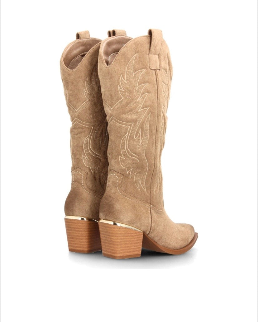 BOTAS ALTAS COWBOY Disponibles en 3 colores.
