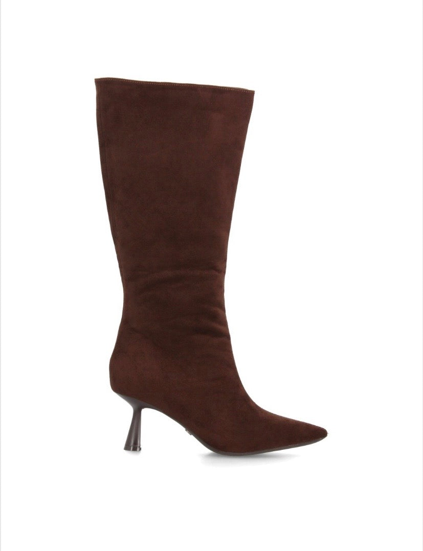BOTAS ALTAS PUNTA    Disponible en 2 colores.