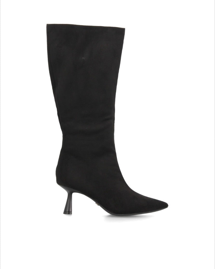BOTAS ALTAS PUNTA    Disponible en 2 colores.