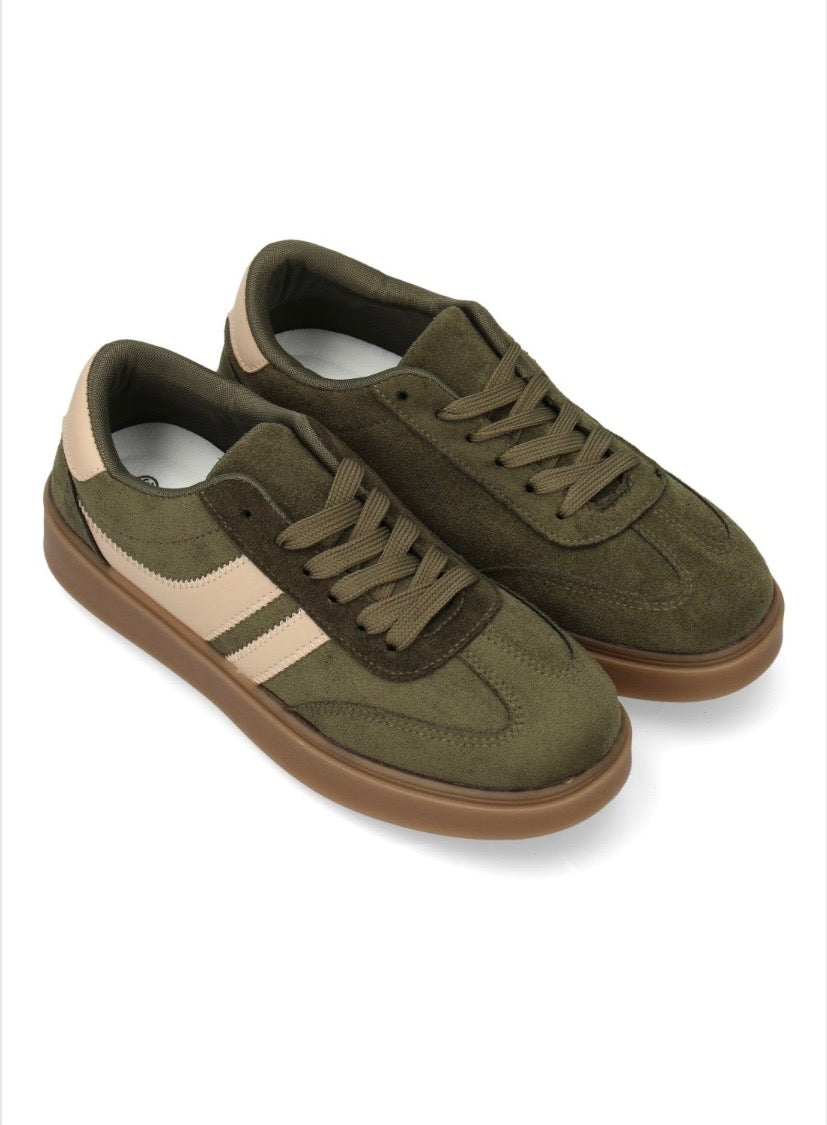 ZAPATILLAS CASUAL  Disponible en 3 colores