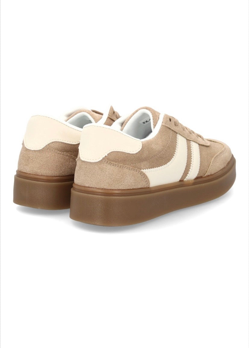 ZAPATILLAS CASUAL  Disponible en 3 colores