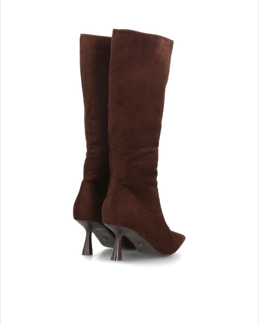 BOTAS ALTAS PUNTA    Disponible en 2 colores.